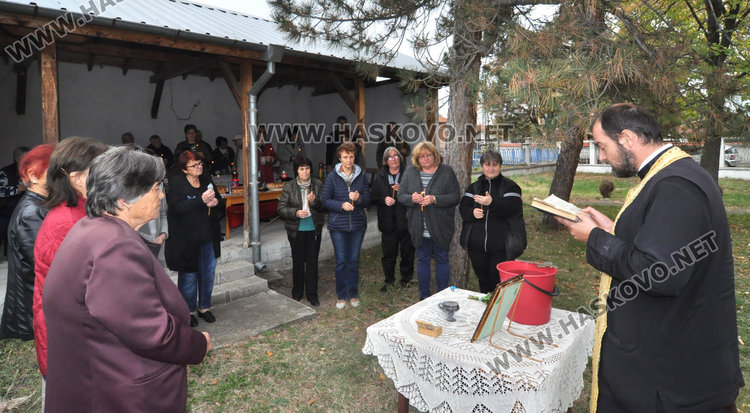 Тържествен водосвет за Света Петка във Войводово