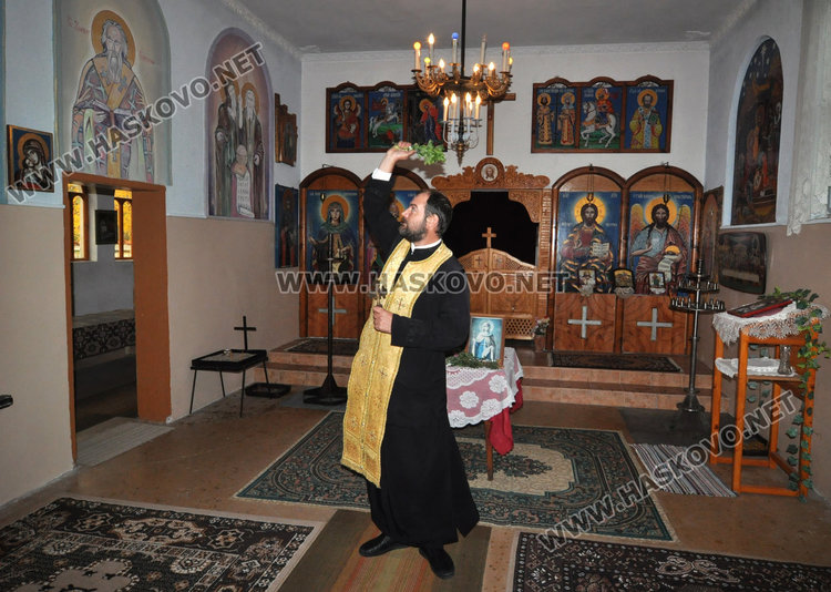 Тържествен водосвет за Света Петка във Войводово