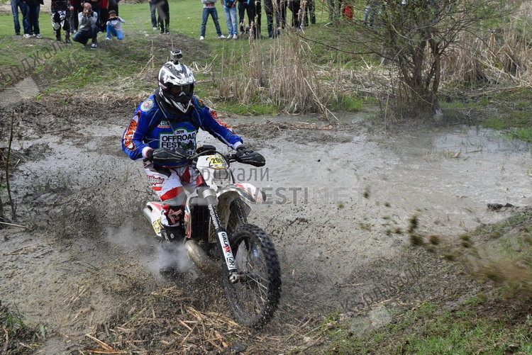 Жестока битка и оспорвани резултати на Ендуро шампионата в Кирково