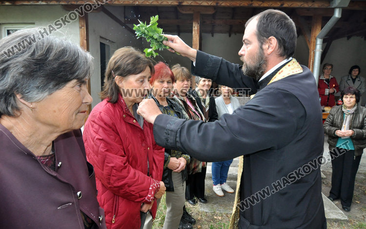 Тържествен водосвет за Света Петка във Войводово