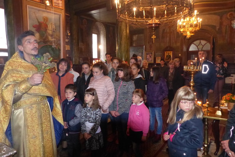 Стартира Неделното училище в „Св. Николай Чудотворец“, откриха група за малки дечица