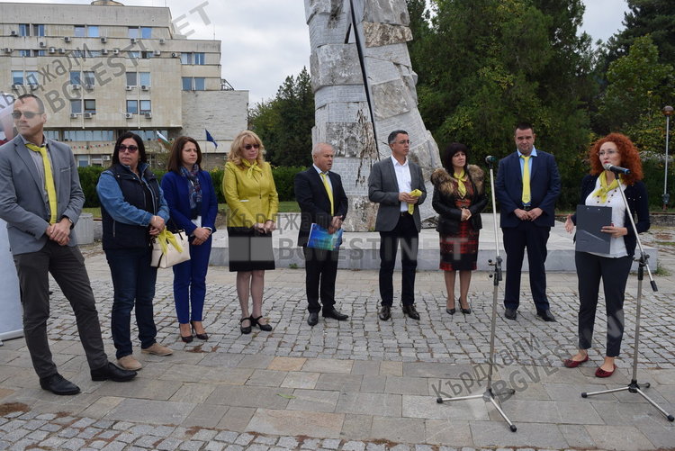 Безплатен скрининг за хепатит в Кърджали,  Цвета Караянчева дава пример, изследва се