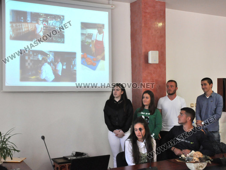 Ученици от Стамболово и Хасково с ресторантьорски сертификати от Берлин