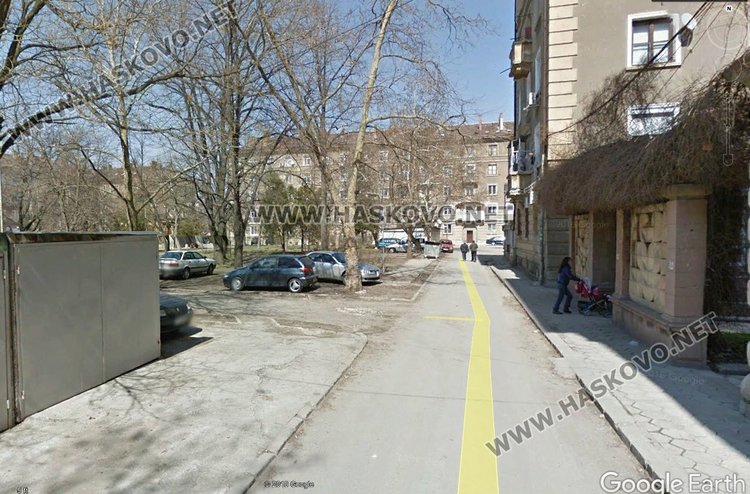 Коли паркирани в градинките