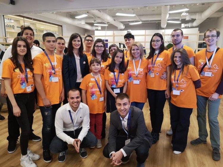 Млади програмисти представиха България за първи път на Европейската седмица на програмирането