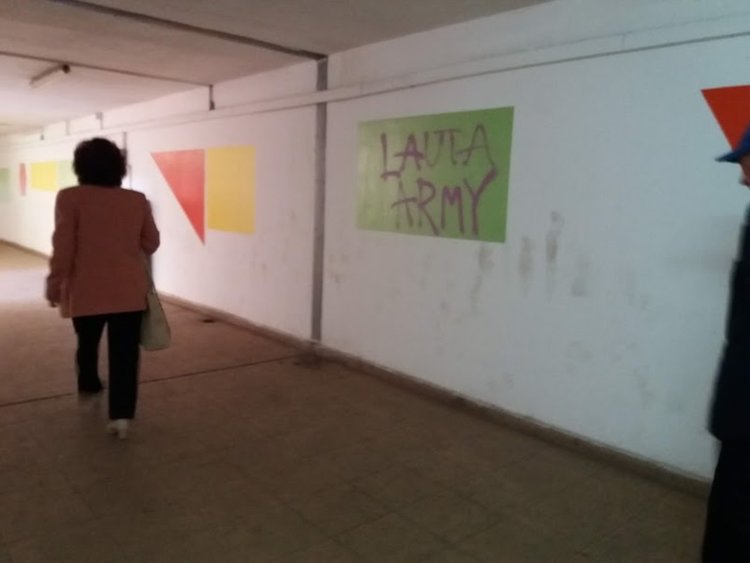 За поредно посегателство върху стените на подлеза сигнализират граждани