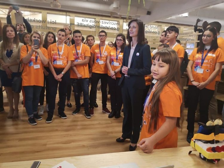 Млади програмисти представиха България за първи път на Европейската седмица на програмирането