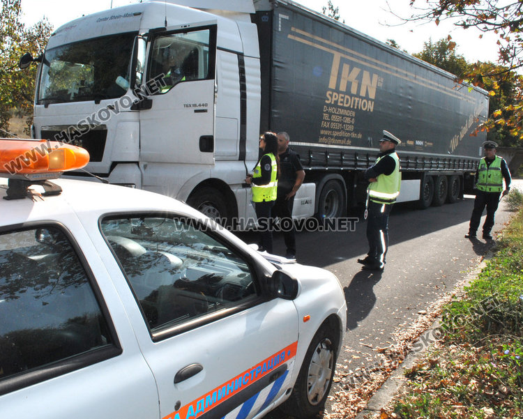 39 нарушения за ден при полицейските проверки на камиони и автобуси