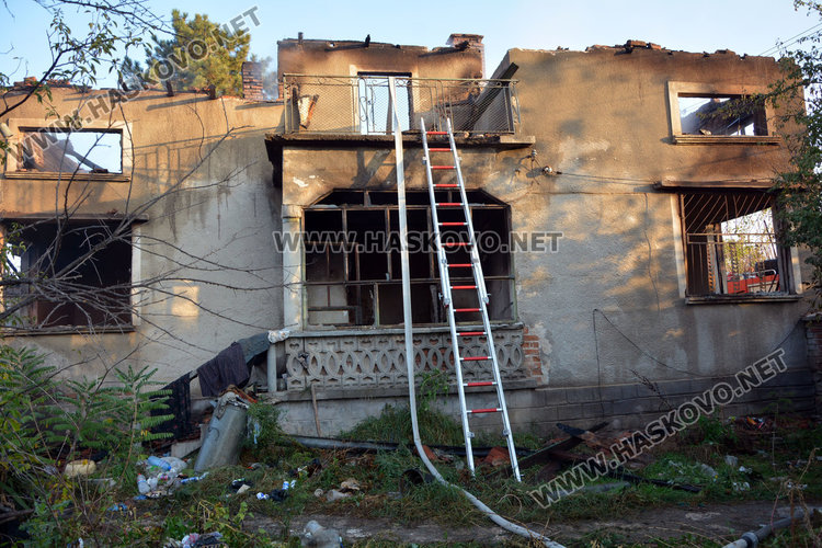 Мъж и жена загинаха при пожар в къщата си в Славяново