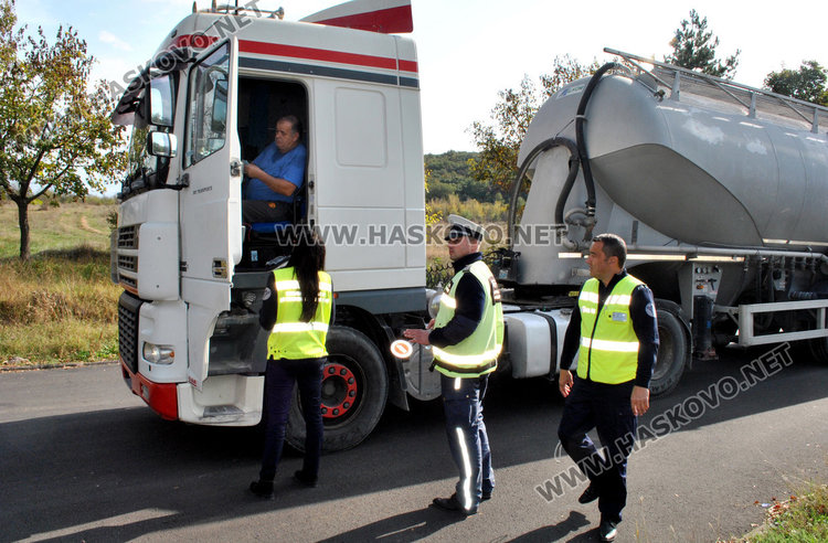 39 нарушения за ден при полицейските проверки на камиони и автобуси