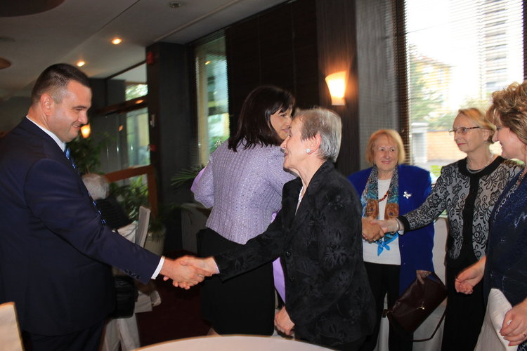 Областният управител приветства медиците ни за професионалния им празник