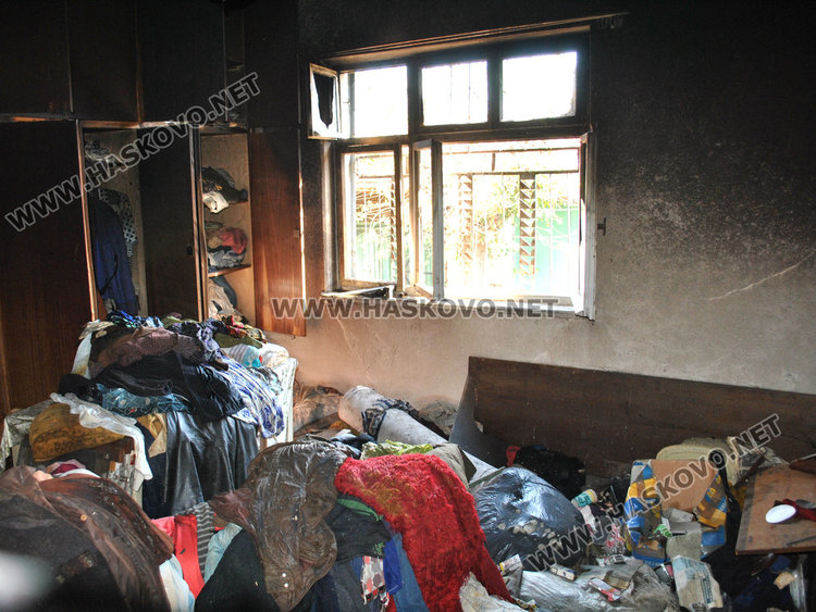 Възрастно семейство изгоря в къщата си пред погледа на сина им 