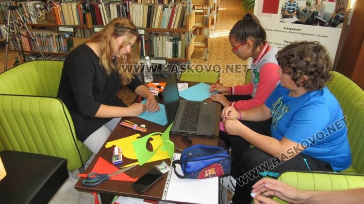 Тийнейджърите в Хасково със свое убежище сред книгите