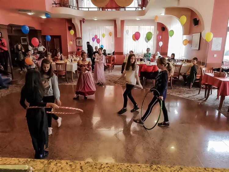 Семейство от Смолян направи рожден ден за синовете си като благотворително парти, дариха 4 деца в нужда