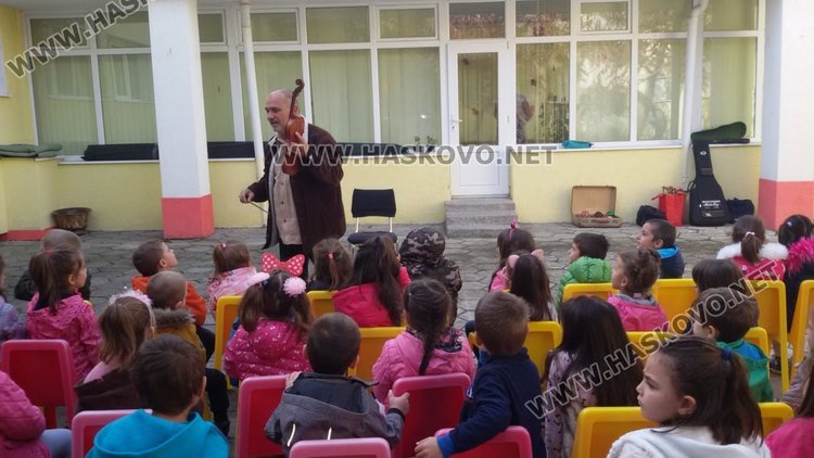  "В приказния свят на джаза" приключи с музикален урок в ДГ "Осми март"