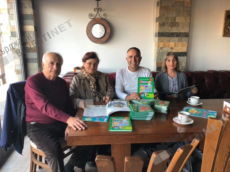 Ротарианци осигуриха учебници и книжки на руски език за три училища в Кърджали