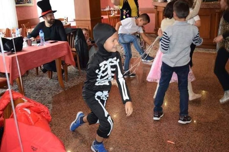 Семейство от Смолян направи рожден ден за синовете си като благотворително парти, дариха 4 деца в нужда