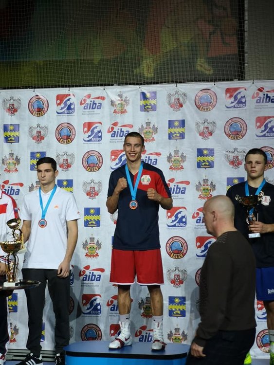 Европейският шампион при юношите Емирджан Мехмед гледа към върховете на мъжкия бокс