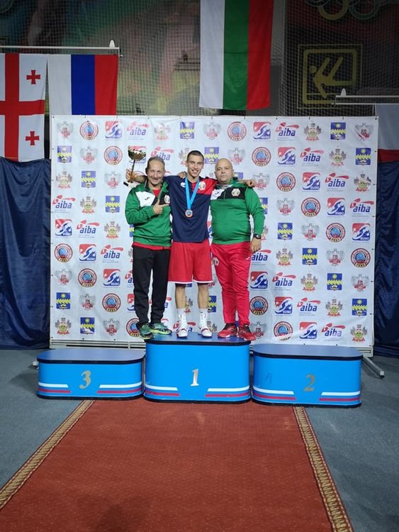 Европейският шампион при юношите Емирджан Мехмед гледа към върховете на мъжкия бокс