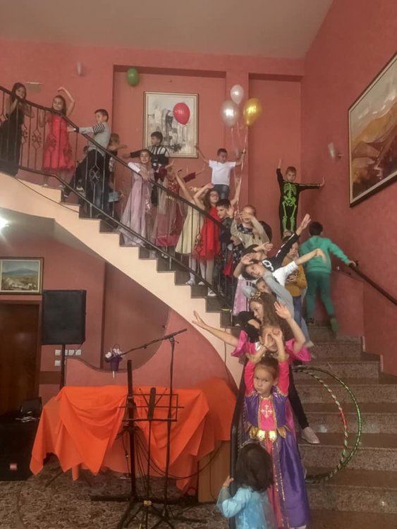 Семейство от Смолян направи рожден ден за синовете си като благотворително парти, дариха 4 деца в нужда