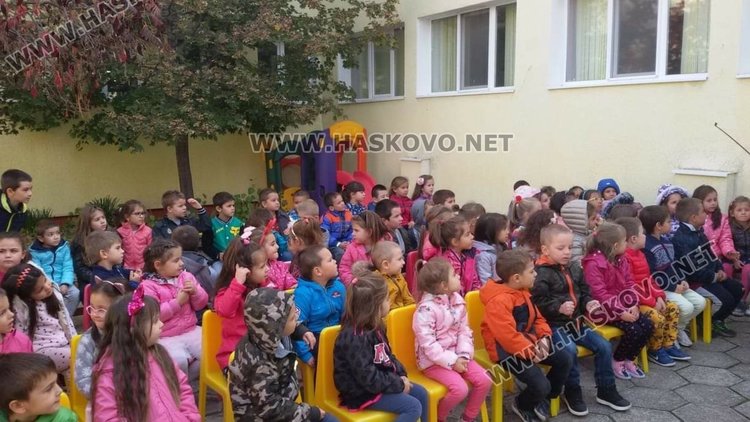  "В приказния свят на джаза" приключи с музикален урок в ДГ "Осми март"