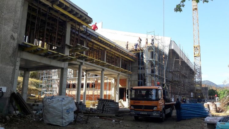 Строителите: Едва ли ще има втора спортна зала като тази на Природо-математическата гимназия