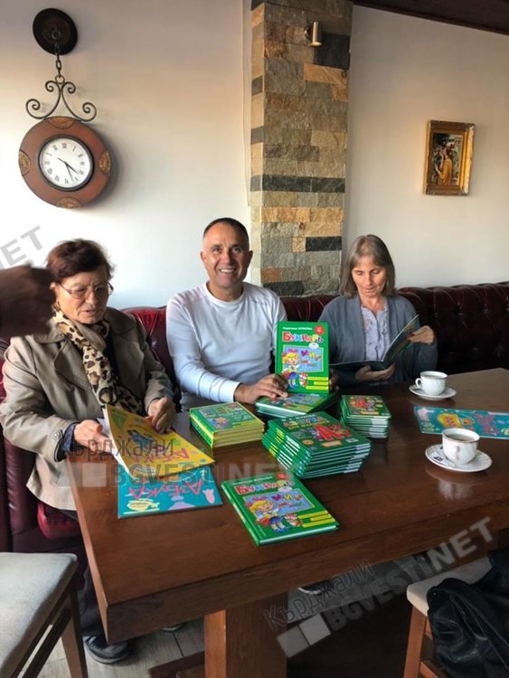 Ротарианци осигуриха учебници и книжки на руски език за три училища в Кърджали