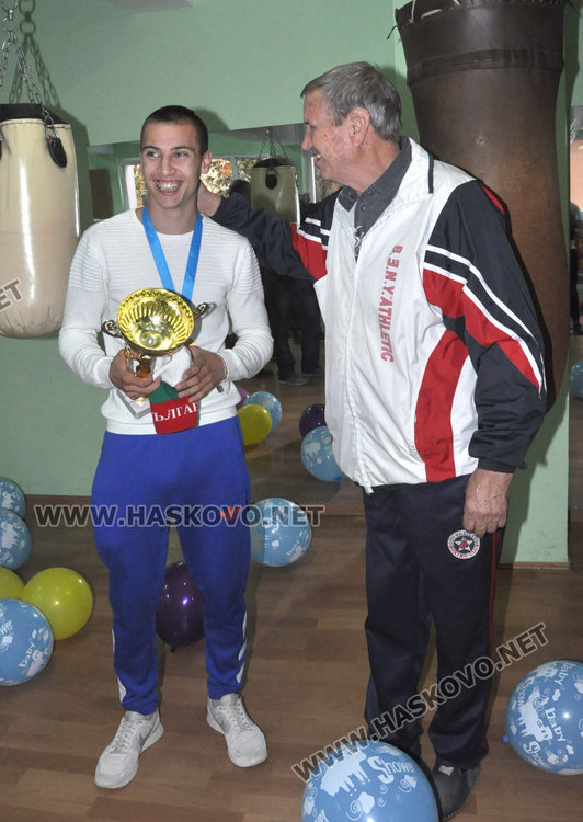 Емирджан донесе европейската купа в Хасково,  изненада за посрещането в клуба