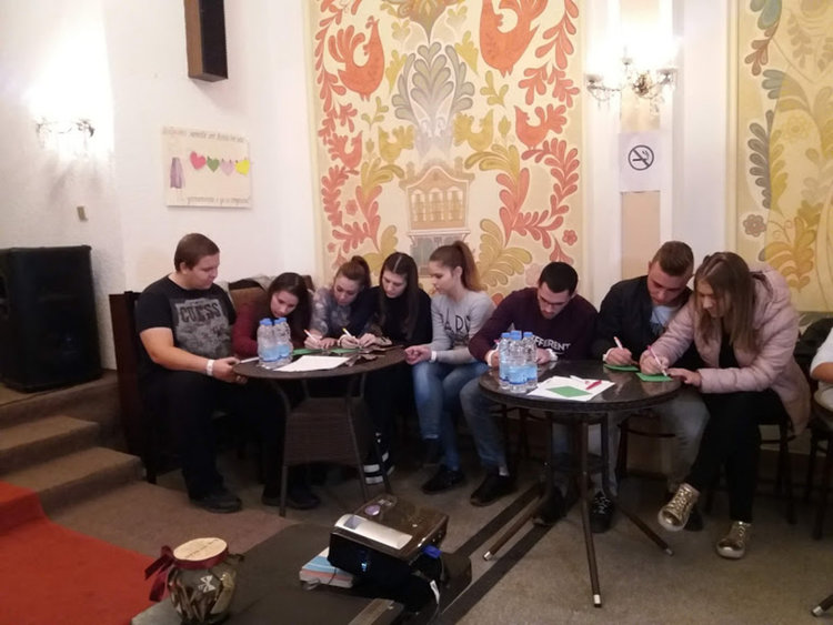 Читалището събра гимназисти, за да разговарят за доброто