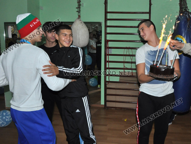 Емирджан донесе европейската купа в Хасково,  изненада за посрещането в клуба