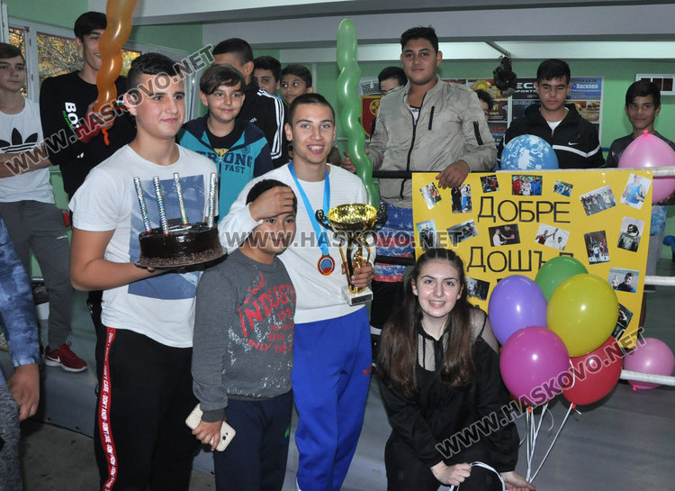 Емирджан донесе европейската купа в Хасково,  изненада за посрещането в клуба