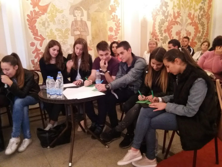Читалището събра гимназисти, за да разговарят за доброто