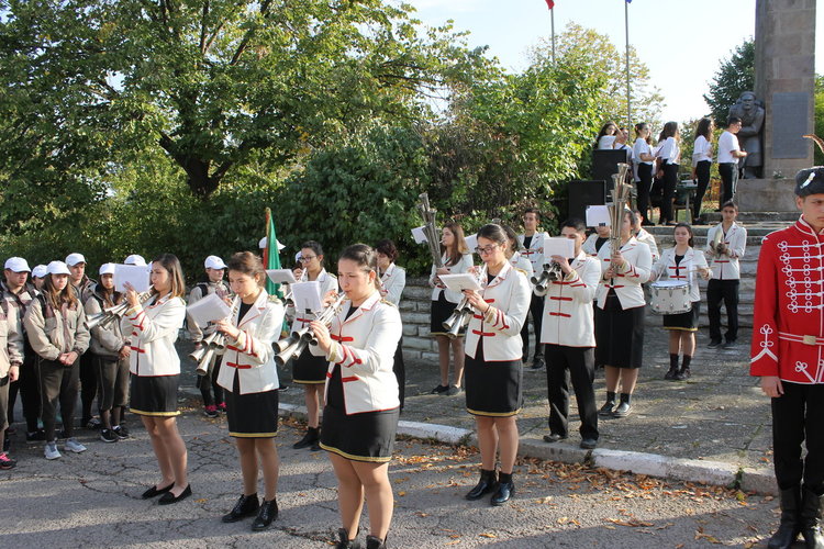 Родолюбивите ботевци се включиха в поход в чест на 100 години от  Първата световна война