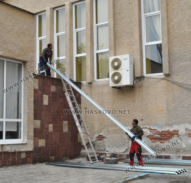 Започна ремонт на покрива на зала „Дружба“