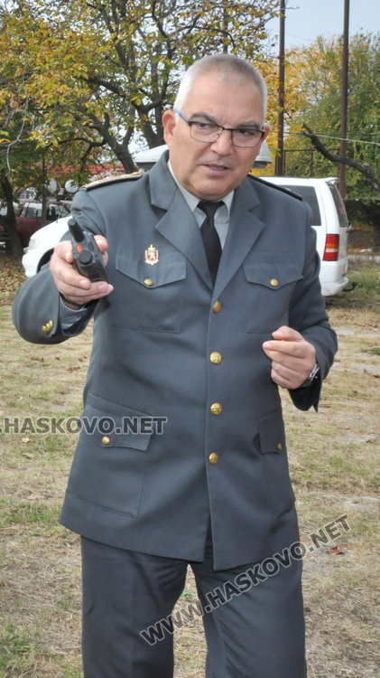 Хасковските огнеборци демонстрираха гасене на горски пожар с модерните пикапи  