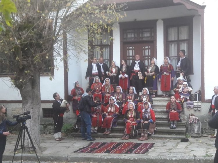 Телевизионен филм показва таланта на самодейците от ансамбъл „Изворче“ в Крумовград