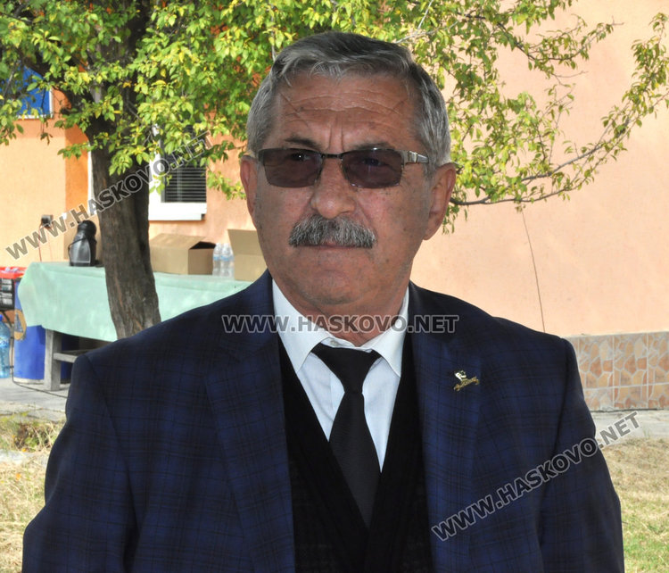 Хасковските огнеборци демонстрираха гасене на горски пожар с модерните пикапи  