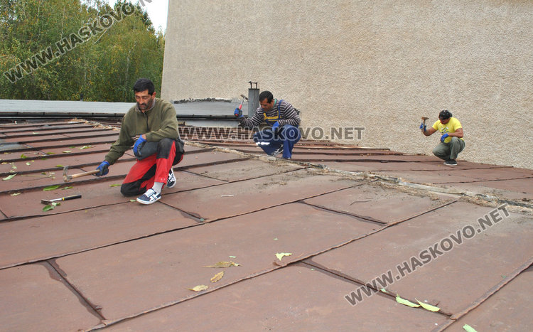 Започна ремонт на покрива на зала „Дружба“