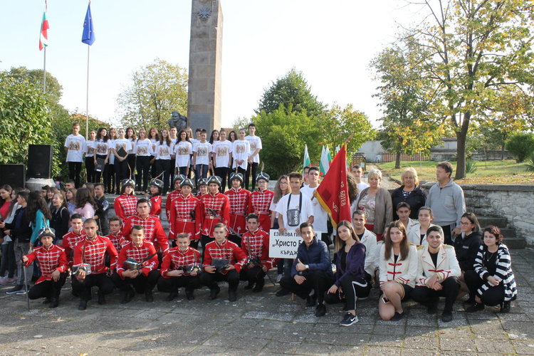 Родолюбивите ботевци се включиха в поход в чест на 100 години от  Първата световна война