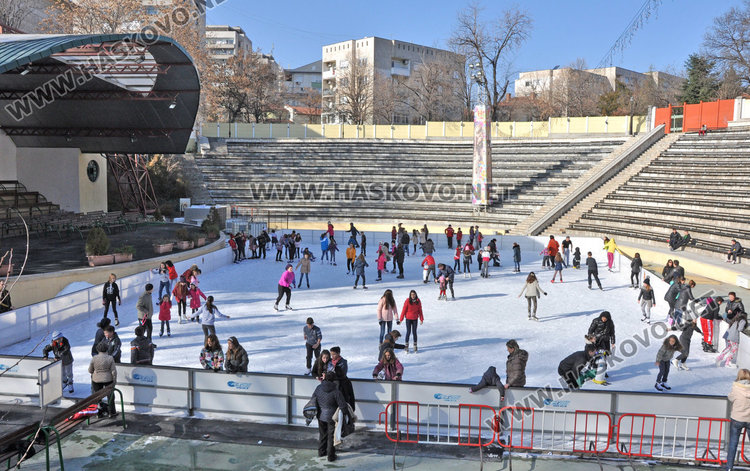 Ледената пързалка в Хасково
