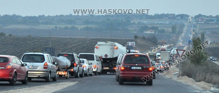 Три коли се нанизаха една в друга на изхода на Хасково към Кърджали