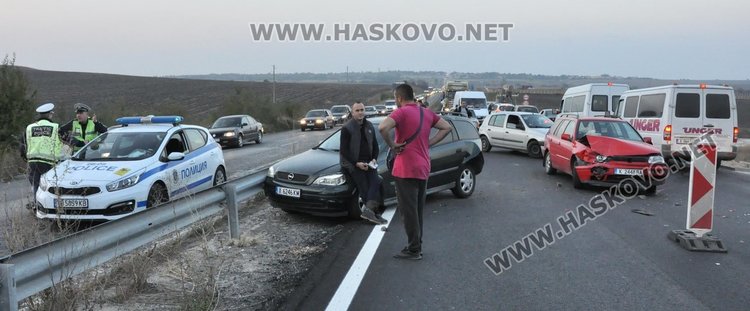 Три коли се нанизаха една в друга на изхода на Хасково към Кърджали