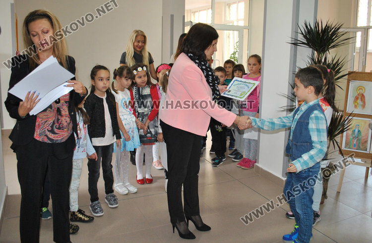 44 първокласници със сертификати на патронния празник на „Иван Рилски“