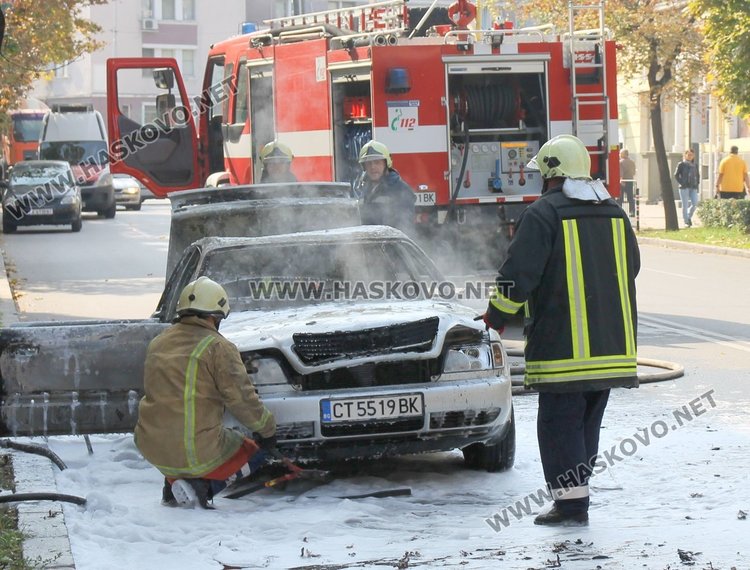 Старозагорско Ауди пламна и изгоря на бул. 3ти март
