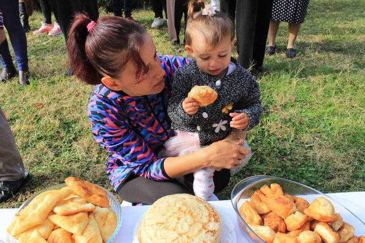Областният управител бе гост на Празника на мекицата в Енчец