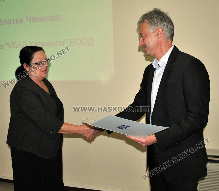 Д-р Златка Чанковаполучава отличието си