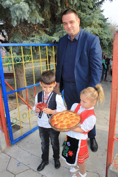 Областният управител бе гост на Празника на мекицата в Енчец