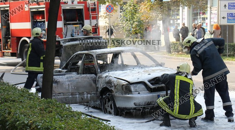 Старозагорско Ауди пламна и изгоря на бул. 3ти март