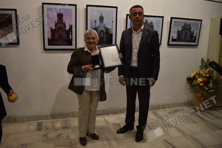 Представиха сагата по реставрацията на Желязната църква във фотоси в Кърджали, кметът награди реставраторката