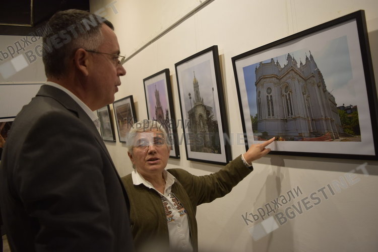 Представиха сагата по реставрацията на Желязната църква във фотоси в Кърджали, кметът награди реставраторката